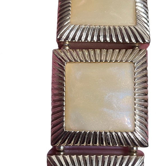 ✨ 3/$15 ✨ Gold/Yellow Paneled Stretchy Fashion Bracelet - Picture 2 of 2